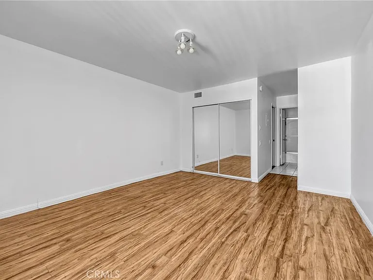 5334 Lindley Ave #319 — Photo 21