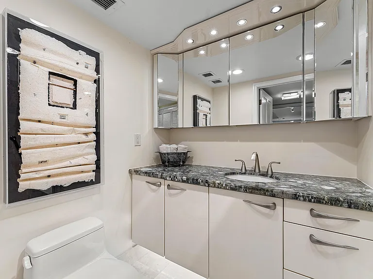 100 SE 5th Ave #410 — Photo 35