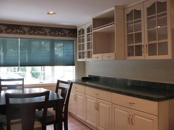 5th image of 32 Evergreen Ln