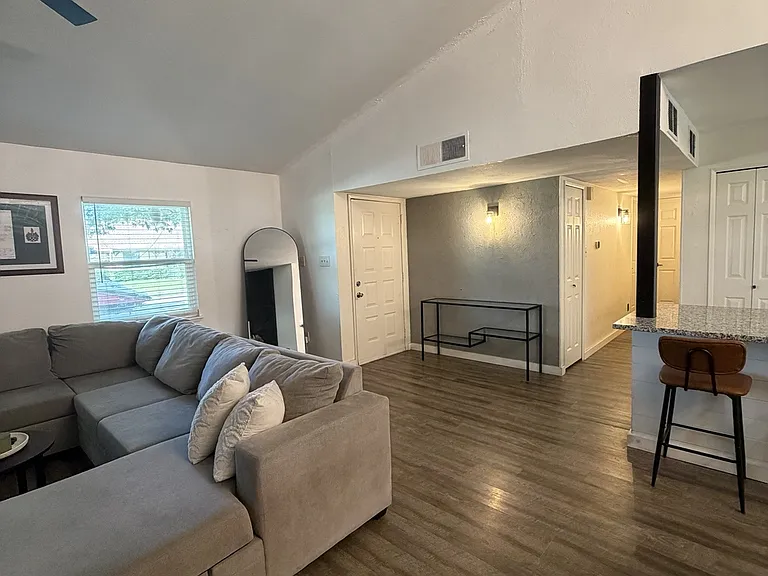 4505 Hale St — Photo 10