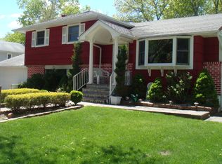 57 Dix Hills Rd, Huntington, NY 11743