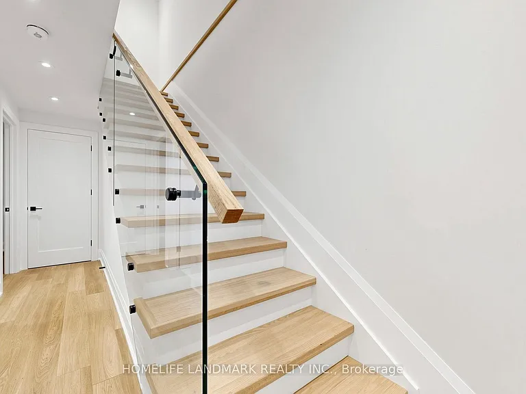 750 Glengrove Ave W #B — Photo 40