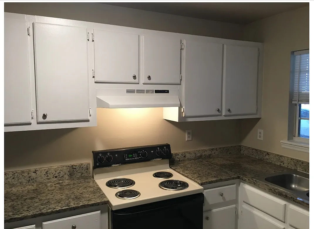 3 bed, 1100 sqft, $1,875 — Photo 2