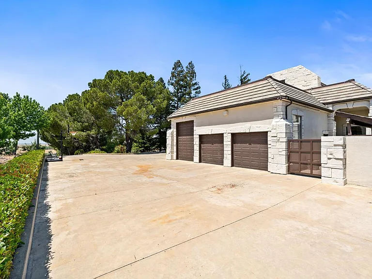 14215 Killarney Dr — Photo 79