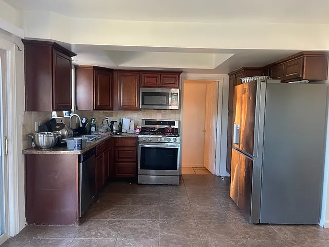 4 bed, 1630 sqft, $3,650 — Photo 3