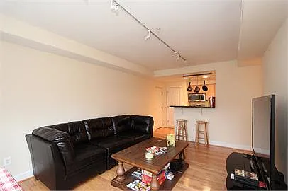 231 N Thomas St — Photo 5