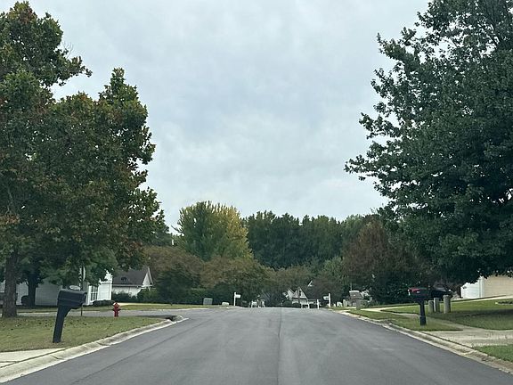 5th image of 304 Farmhouse Loop