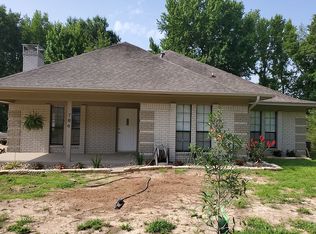 708 Geneva Dr, Wake Village, TX 75501