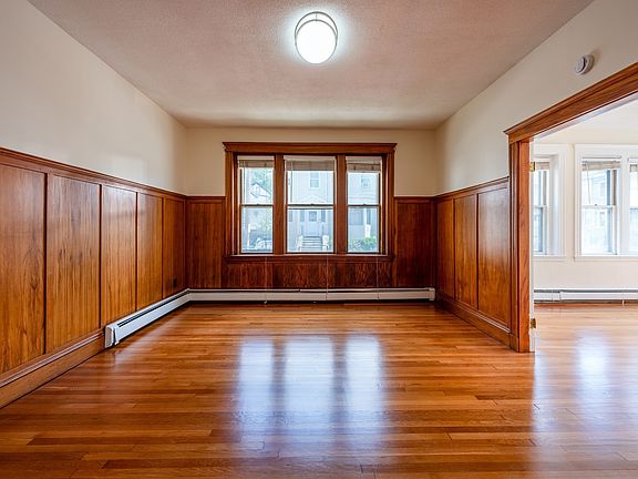 5th image of 86 Tudor St #1