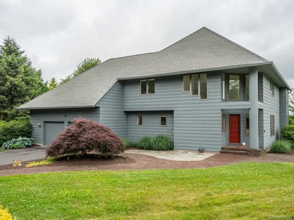 11 Metacom Drive, Simsbury, CT 06070