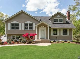 11 Lilline Ln, Upper Saddle River, NJ 07458
