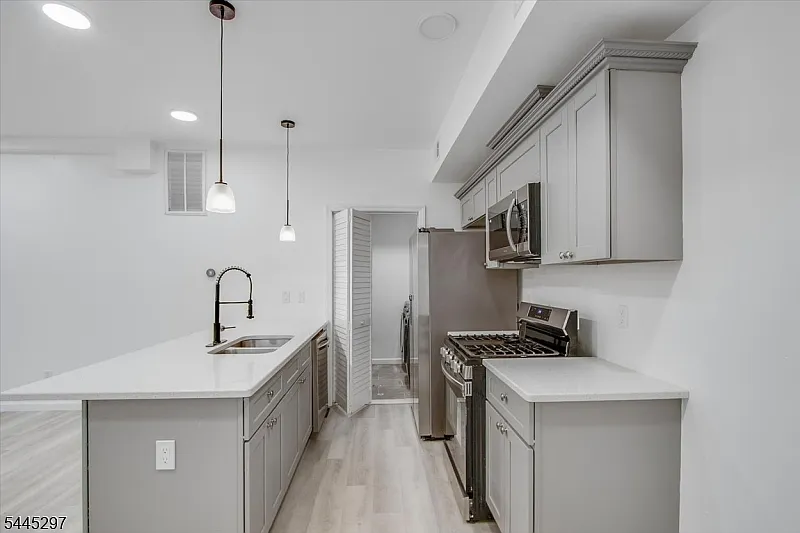 2 bed, 2.0 bath, $2,300 — Photo 4