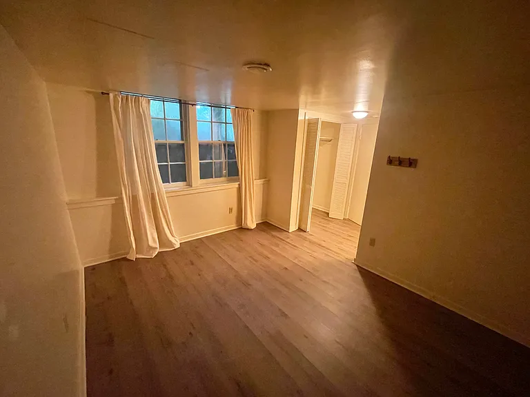 260 Grady Ave — Photo 4