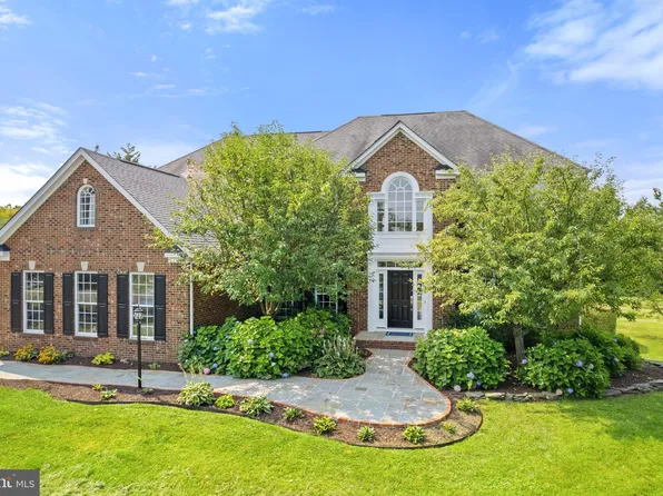 36211 Bernadette Ct, Round Hill, VA 20141