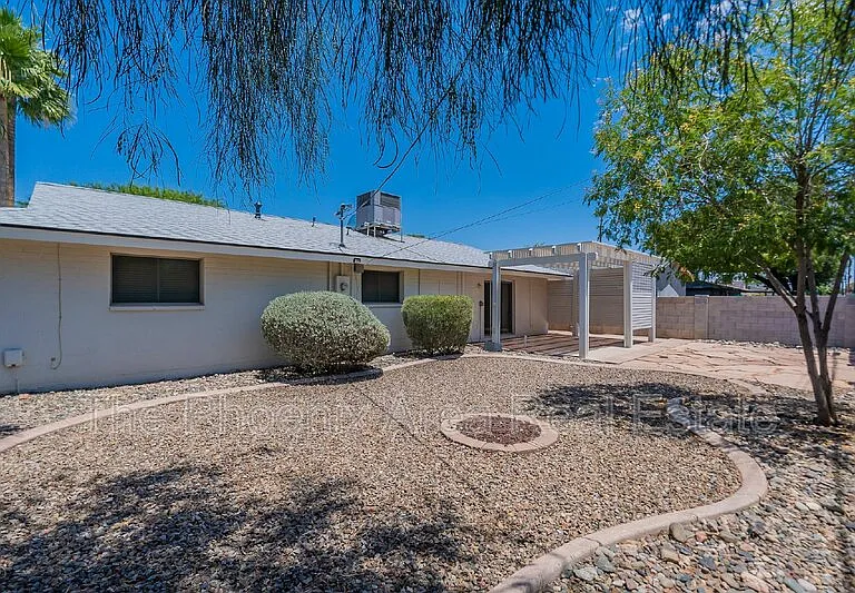 1001 E Campus Dr — Photo 4