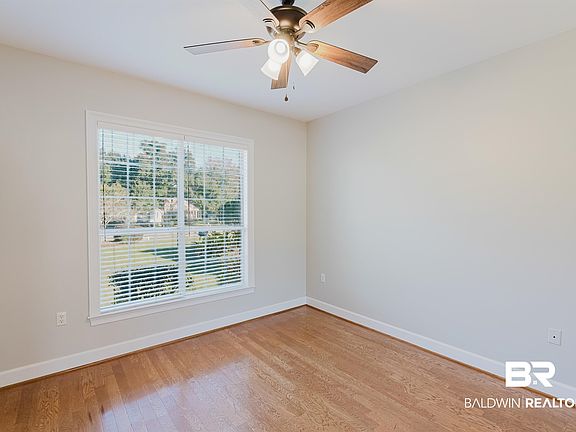 5th image of 302 Lake Ridge Dr