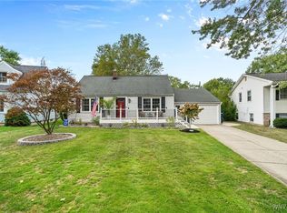67 Millbrook Dr, Williamsville, NY 14221