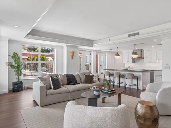 300 Boylston St Unit 702, Boston, MA 02116
