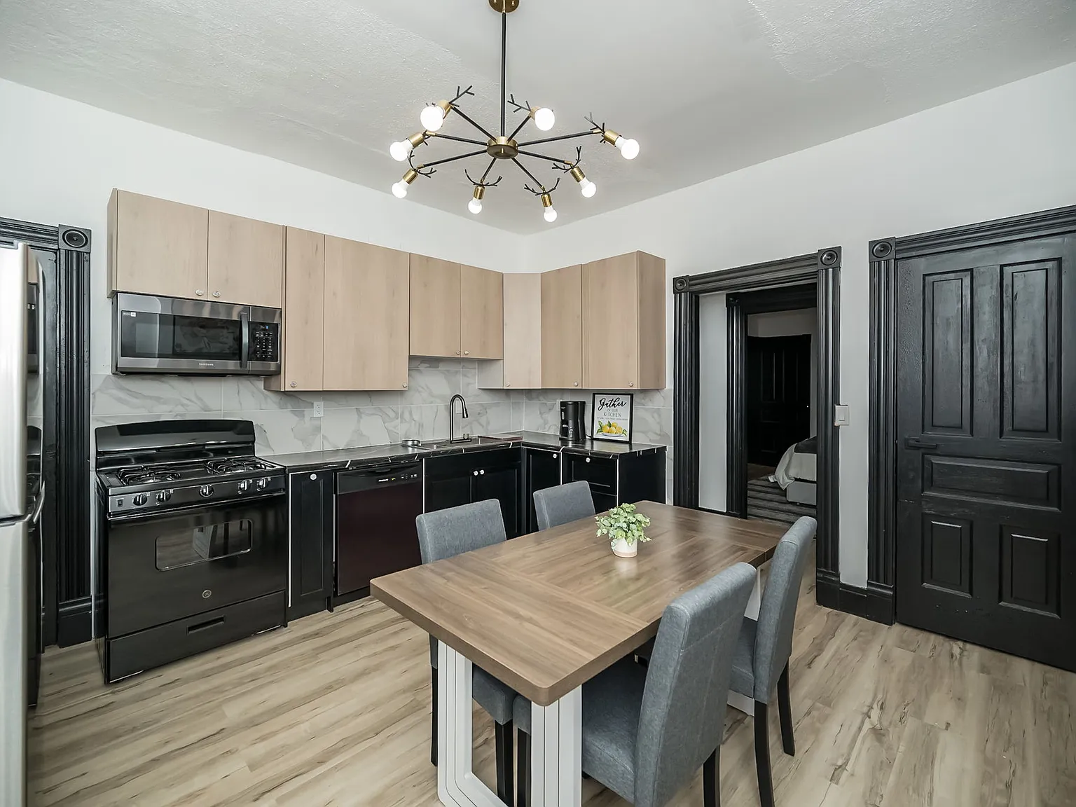 3923 S Grand Blvd — Photo 1
