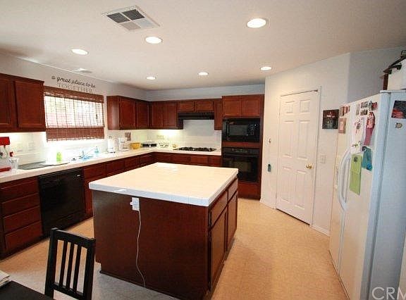 2nd image of 38094 Amador Ln