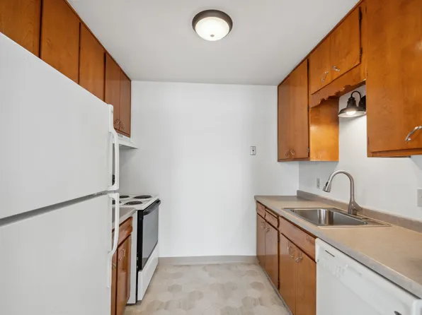 Rose Mall Apartments