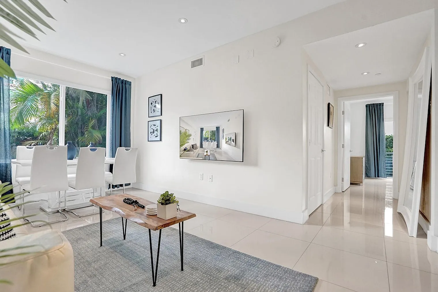 2 bed, 2.0 bath, 1076 sqft, $5,798 — Photo 2