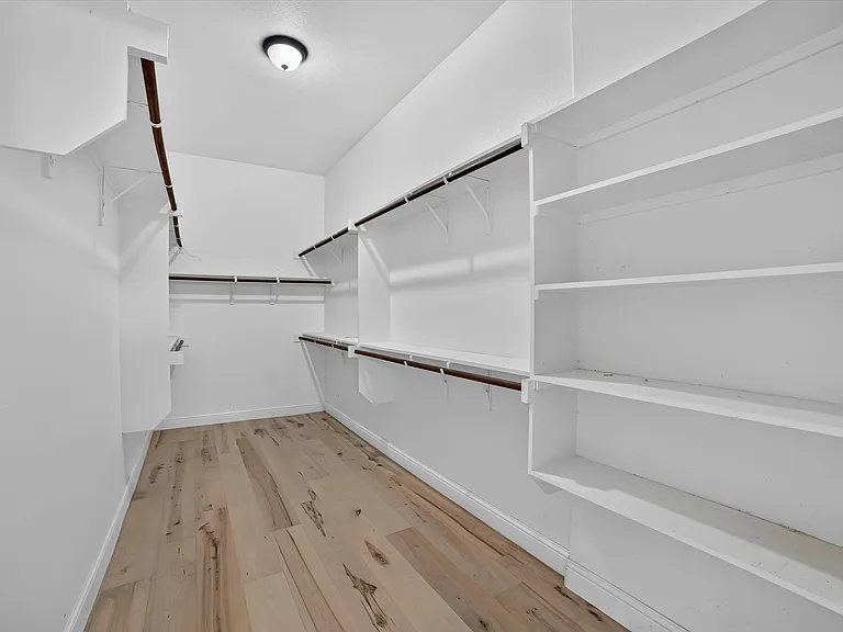 10712 Troutt Dr — Photo 15