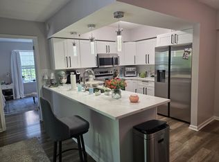 922 Washington Pl #22, Wayne, PA 19087