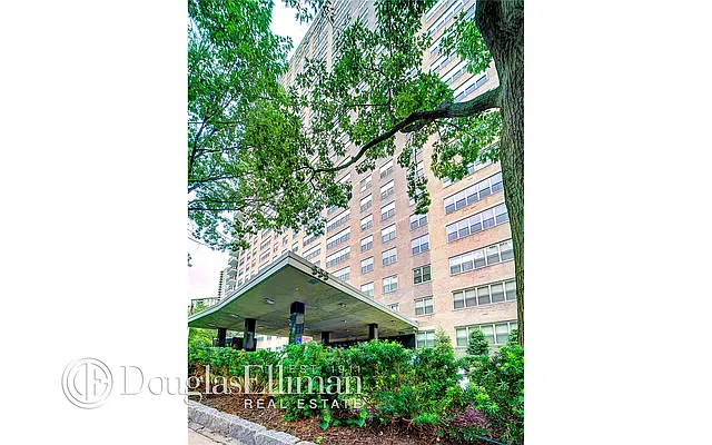 Sold by Douglas Elliman | media 20