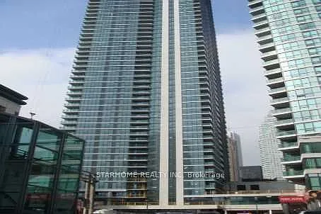 18 Harbour St #706 — Photo 1