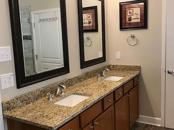 4th image of 1090 Creekwood Ch