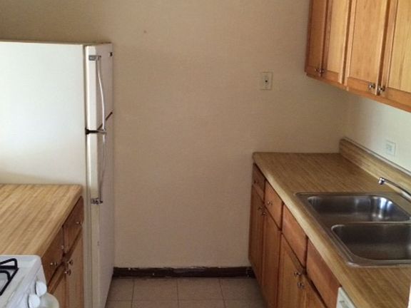 4th image of 216 Shorewood Dr APT 1A