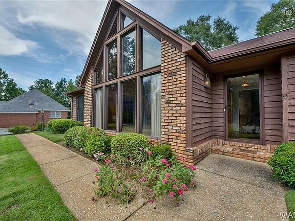 3rd image of 4727 Appletree Ln