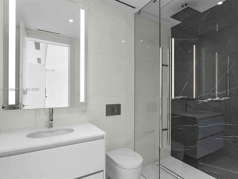 300 Biscayne Blvd #1403 — Photo 24