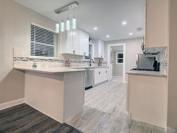 3rd image of 3601 Townsend Dr