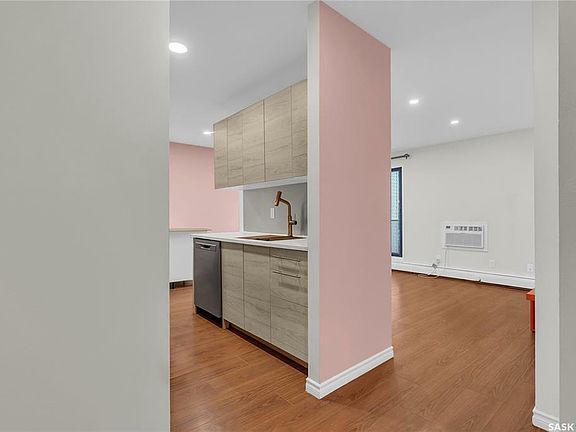 4th image of 4230 Degeer St #212