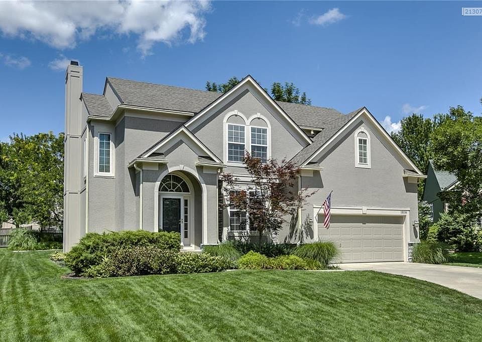 Welcome Home to Woodland Creek!