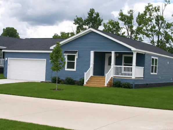 180 Riviera Dr, Lapeer, MI 48446