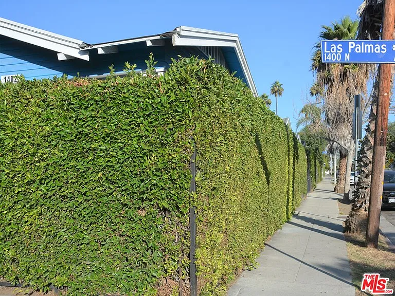 6685 De Longpre Ave — Photo 2