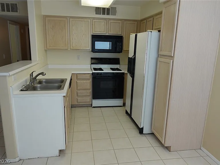 3131 Key Largo Dr #101 — Photo 8