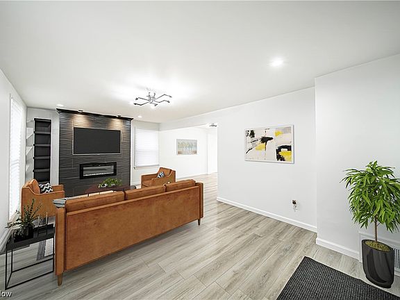 5th image of 20206 Lanbury Ave