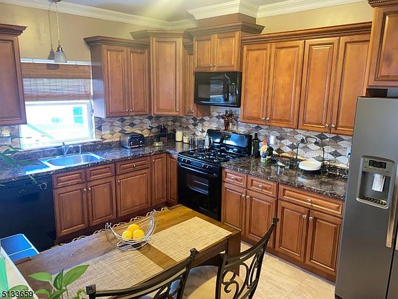 4th image of 781 Highland Ave #2