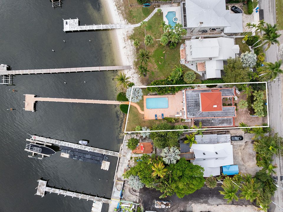 1st image of 114 S Lake Dr