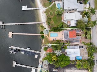 114 S Lake Dr, Lantana, FL 33462