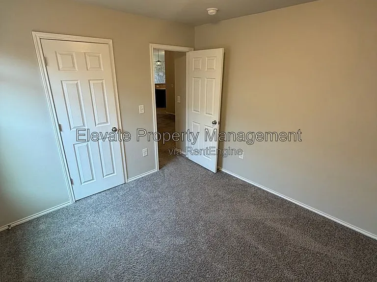 11729 NW 100th St — Photo 28