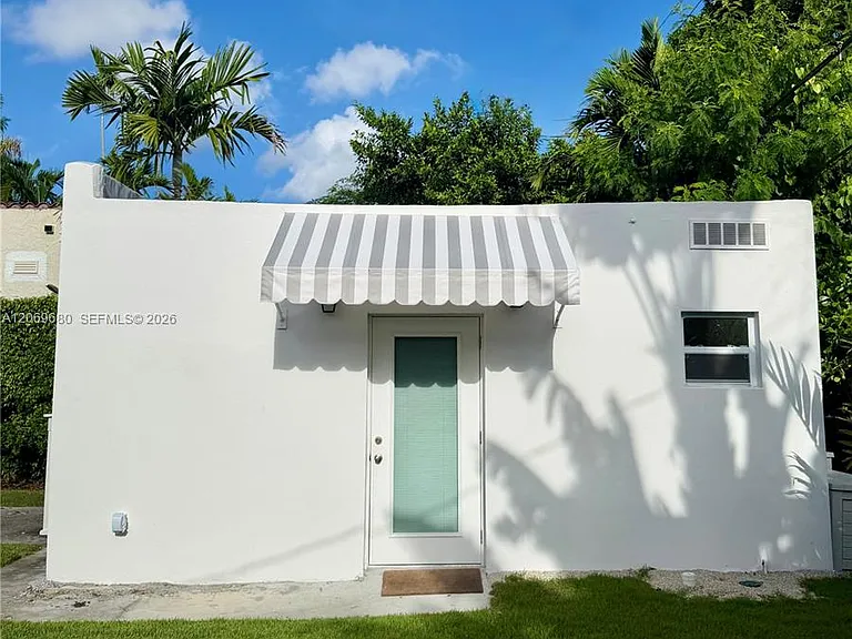 1125 Almeria Ave — Photo 6