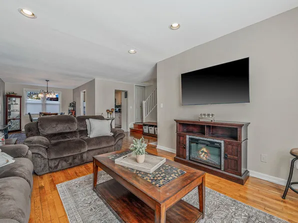 1570 Grand Ave #TH14, Baldwin, NY 11510