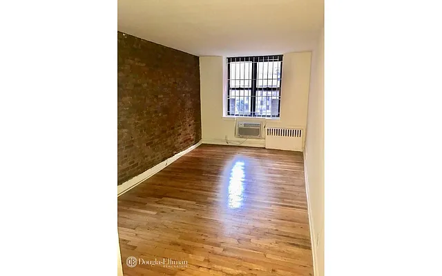 Rented by Douglas Elliman | media 7