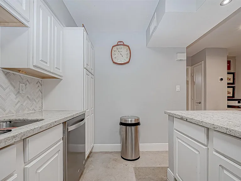 1860 White Oak Dr #375 — Photo 25