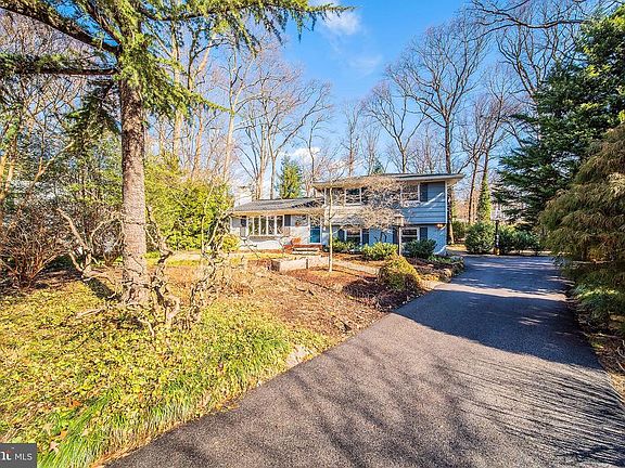 5th image of 6 Emerson Ct
